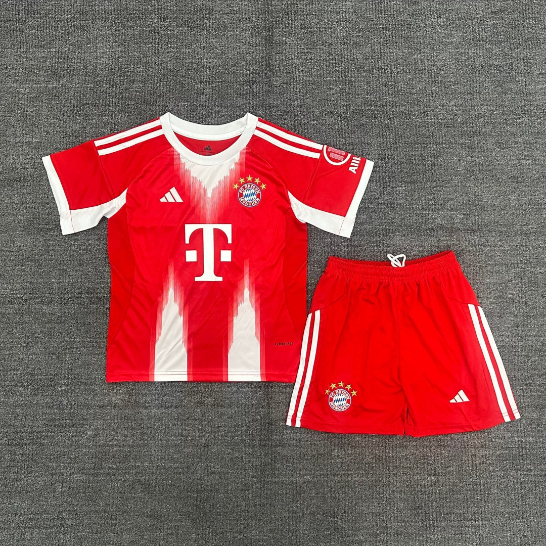 25/26 Ensemble Enfant  Bayern Munich  Domicile