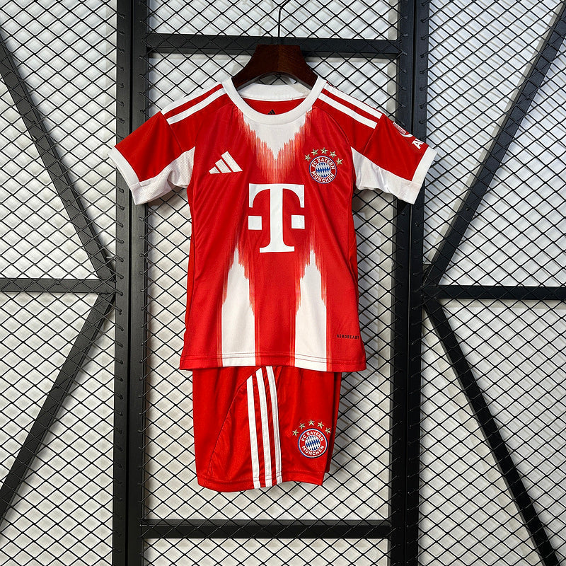 25/26 Ensemble Enfant Bayern Munich Domicile