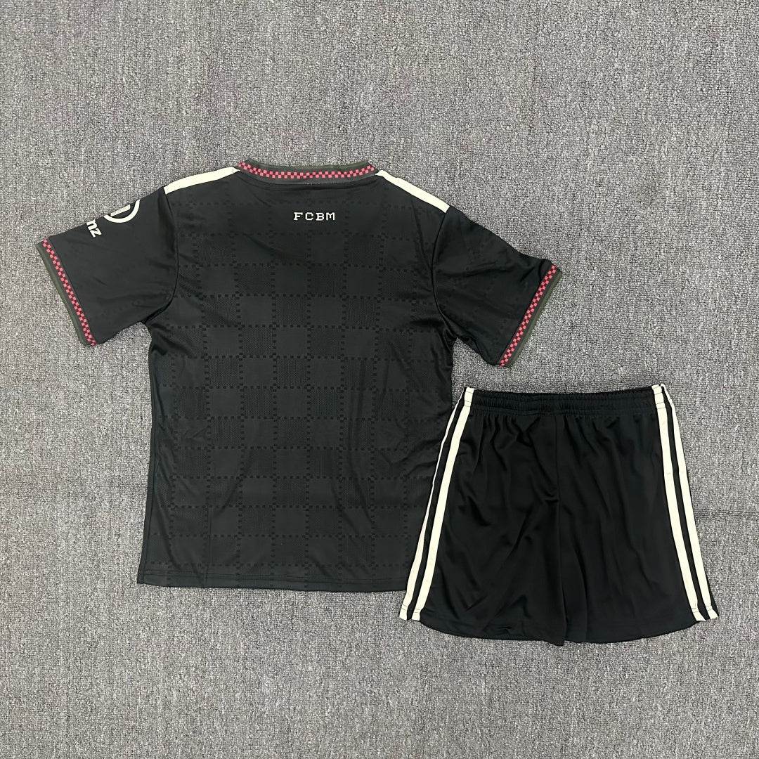 25/26 Ensemble Enfant  Bayern Munich  Extérieur