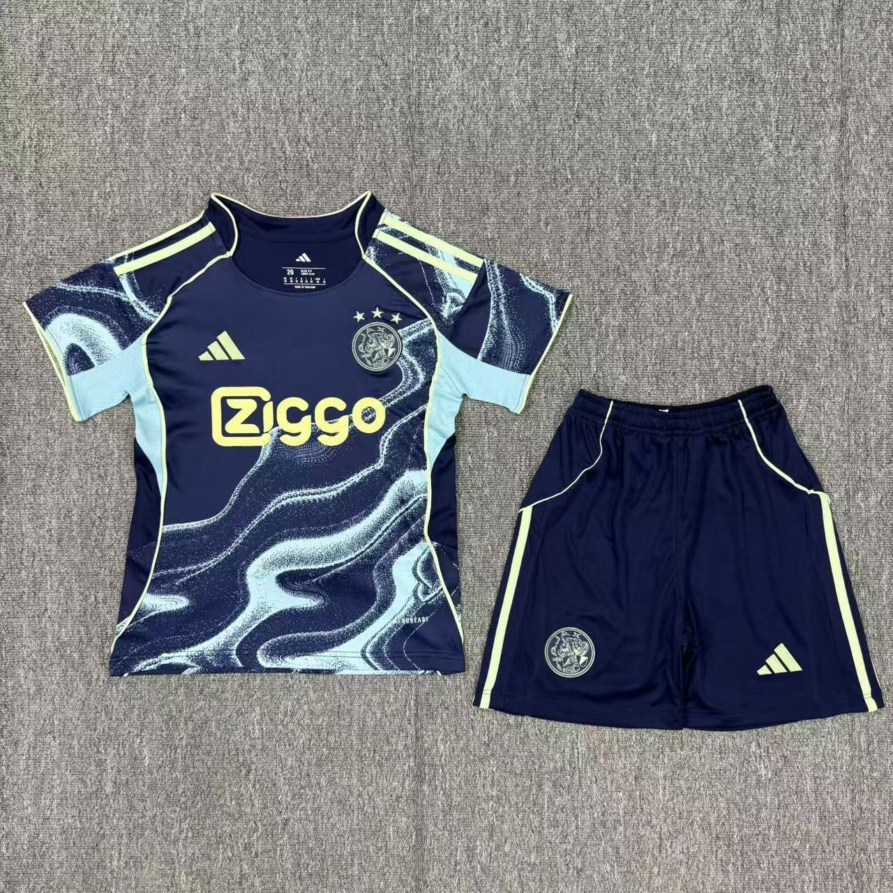 25/26 Ensemble Enfant   Ajax Extérieur